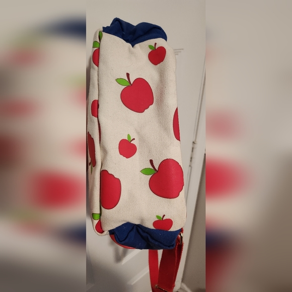 Disney ILY 4ever Snow White Apple Mini Backpack 12.5" X 9.5" X 4.5" - Picture 7 of 11